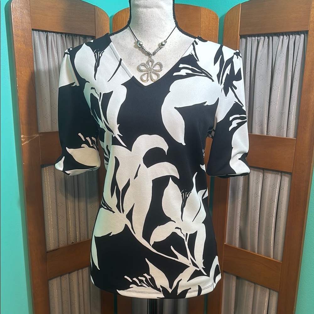 Liz Claiborne Black and White Fitted Graphic Blouse